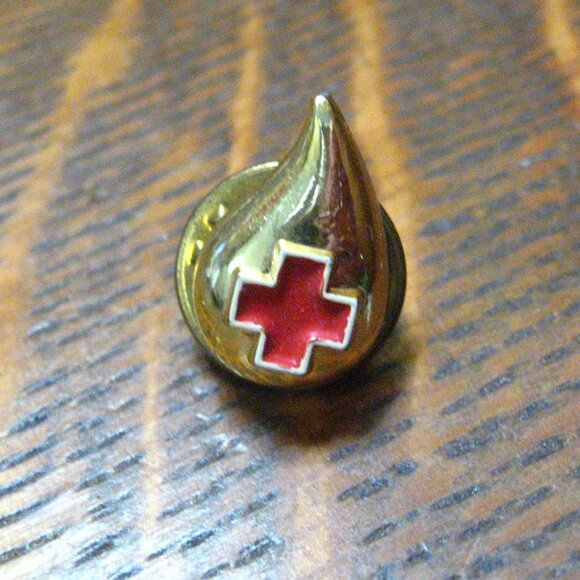 Red Cross Blood Drive Vintage Lapel Pin - Picture 1 of 4